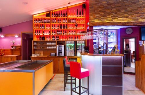 Sud Loire Hotel | FH Confort Hotel Orléans Co'met