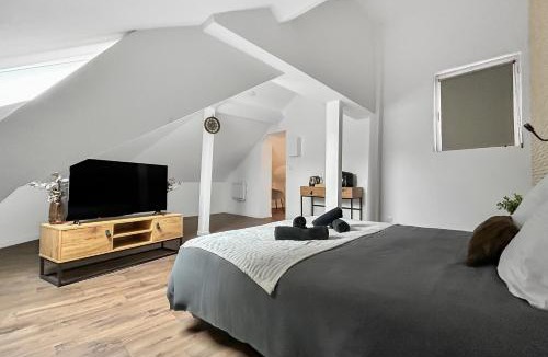 Tourcoing Apartment | Fibre Ultra-Rapide, Lit Queen Size, Cosy & Calme