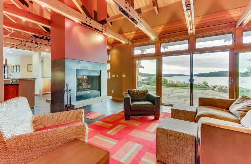 Anacortes House | Fidalgo Island Waterfront Stunner
