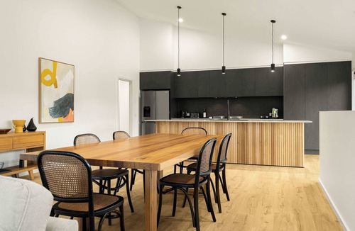 Tawonga South House | Fiddle View | Alfresco Dining with Mountain Views