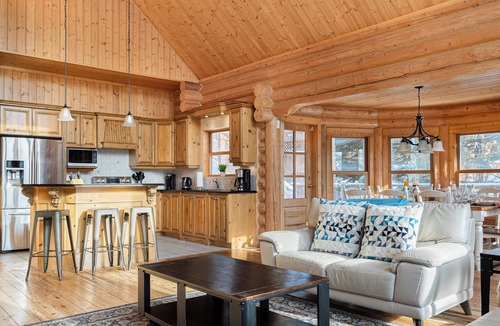 Fiddler Lake Resort Ski Chalet | Fiddler Lake Resort - Deer 4