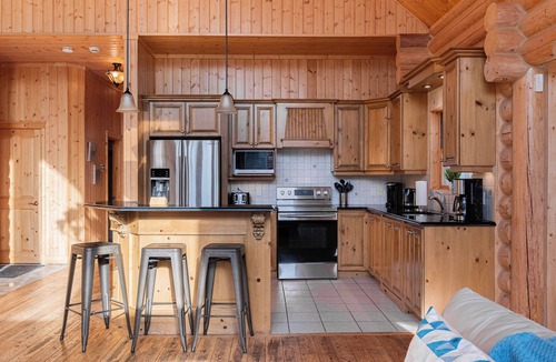 Fiddler Lake Resort Ski Chalet | Fiddler Lake Resort - Deer 4