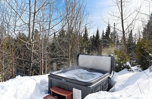 Fiddler Lake Resort House | Fiddler Lake Resort Chalet + Private Pool & Spa