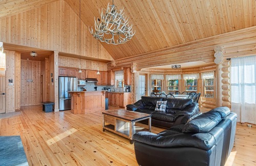Fiddler Lake Resort Ski Chalet | Fiddler Lake Resort - Deer 9