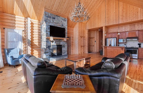 Fiddler Lake Resort Ski Chalet | Fiddler Lake Resort - Deer 9