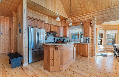 Fiddler Lake Resort Ski Chalet | Fiddler Lake Resort - Deer 9