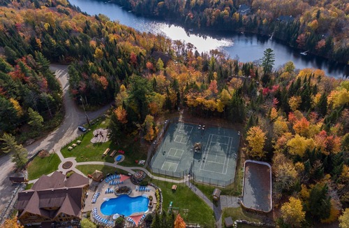 Fiddler Lake Resort House | Fiddler Lake Resort Chalet + Private Jacuzzi