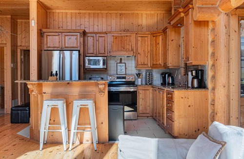 Fiddler Lake Resort Ski Chalet | Fiddler Lake Resort: Luxury Chalet + Hot Tub