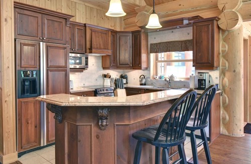 Fiddler Lake Resort Cabin | Fiddler Lake Resort: Cozy Chalet + Hot Tub