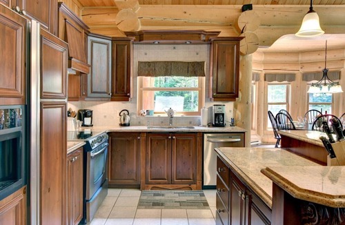Fiddler Lake Resort Cabin | Fiddler Lake Resort: Cozy Chalet + Hot Tub