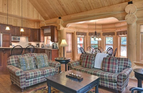 Fiddler Lake Resort Cabin | Fiddler Lake Resort: Cozy Chalet + Hot Tub