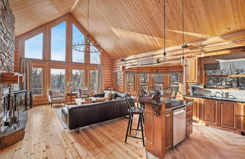 Fiddler Lake Resort House | Fiddler Lake Resort – Deer 6