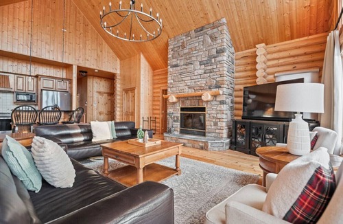 Fiddler Lake Resort House | Fiddler Lake Resort – Deer 6