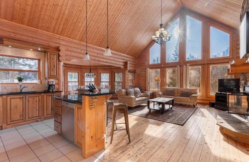 Fiddler Lake Resort Ski Chalet | Fiddler Lake Resort - Deer 4