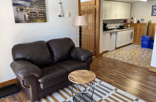 French Road Apartment | Fiddler's Lake Escape Vacation Apartment