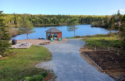 French Road Apartment | Fiddler's Lake Escape Vacation Apartment