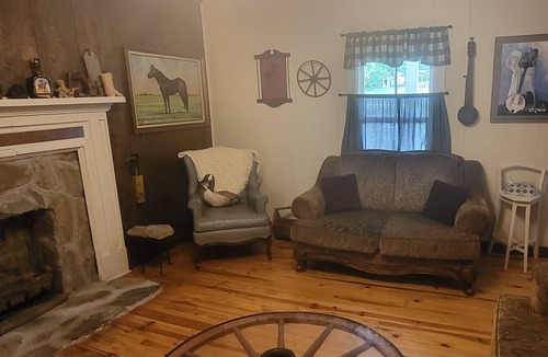 Galax House | Fiddlers Farmhouse