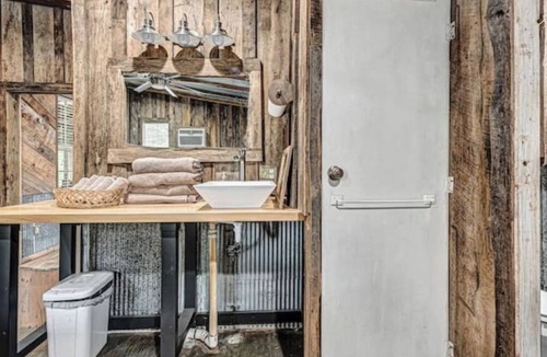 Flint Creek Cabin | Fidler's Bend Green Cabin Riverfront Retreat
