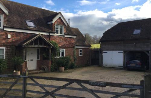 Scaynes Hill Bed & Breakfast | Field Cottage B&B