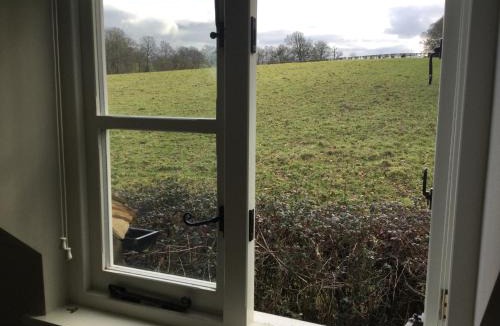 Scaynes Hill Bed & Breakfast | Field Cottage B&B