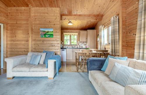 Coton in the Elms House | Field Lodge - E4380