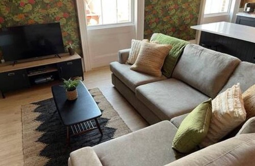 Huntingdon House | Field Maple -free parking -Grade Ii listed- first