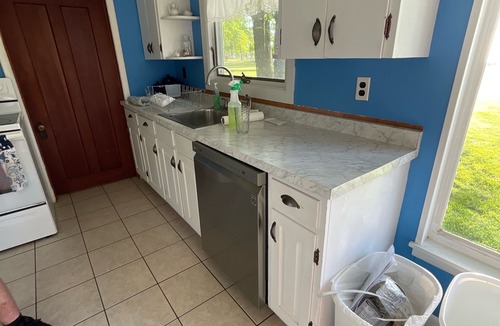 Canastota Cottage | 🏈 FIELD SIZE YARD, Sandy Beach, Sunsets, PRIVATE Rd, 6 mi.to Sylvan Beach