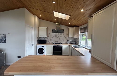 Diss Cabin | Field View 1 bed No Pets Walnut