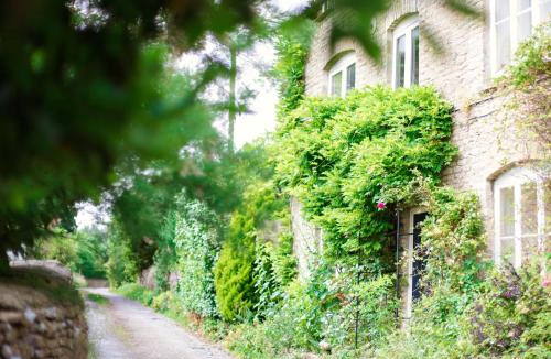 Laverton House | Field View