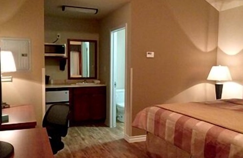 Kenedy Hotel | FieldHouse Inn