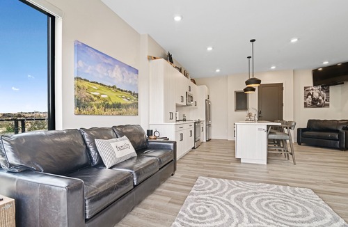 Manhattan Condo | Fieldhouse | MHK - A Colbert Hills Luxury Retreat