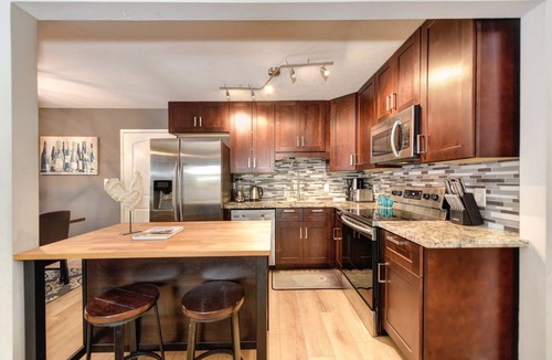 Southeastern Sacramento House | FieldOnBlue Large Yard Grill, Garage, close to Downtown, Golden One, UC Davis