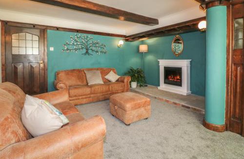 Forsbrook House | Fields Farm