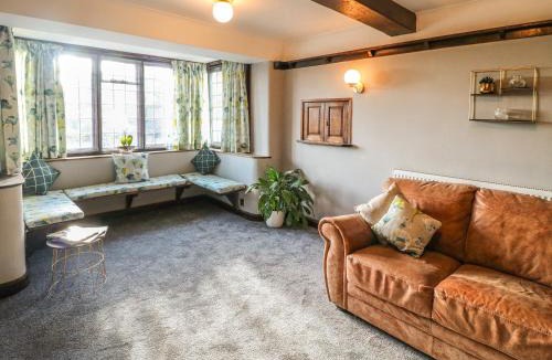 Forsbrook House | Fields Farm