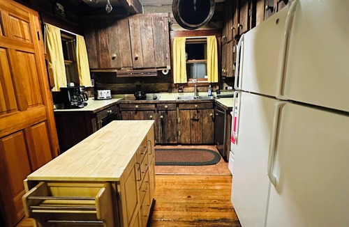 Charter Hills House | FIELDSTONE AND LOG HOME ON BEECH. nSki season dates available at 2024 prices!