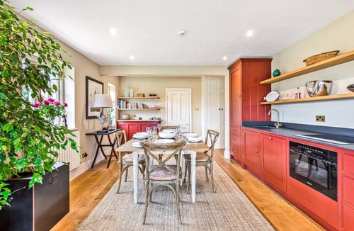 Maidensgrove House | Fieldview Cottage with parking