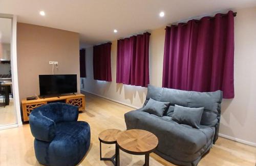 Saint-Martin-en-Biere Apartment | Fiery Horse
