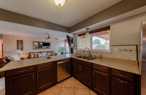 Northeast Heights House | Fiery Sunsets in Quiet Foothills Setting-Hot Tub/Pool Table!