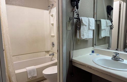 Wetmore Hotel | Fiesta Inn & Suites Medical Center I-10