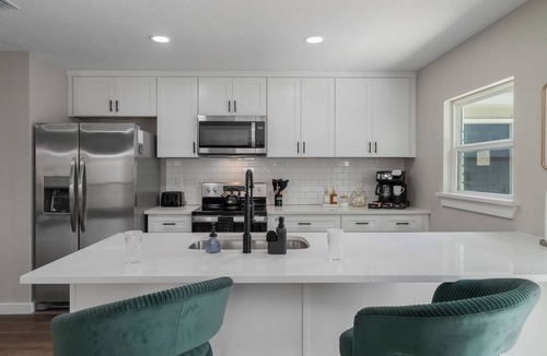 Grand Prairie House | fifa-15 mins to stadium -Speakeasy-game room-Gatsby-themed-heated pool