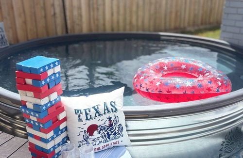 Grand Prairie House | fifa-15 mins to stadium -Speakeasy-game room-Gatsby-themed-heated pool