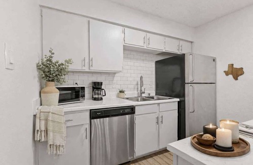 Central Arlington Apartment | FIFA 2026 8min Walk to AT&T 2BR