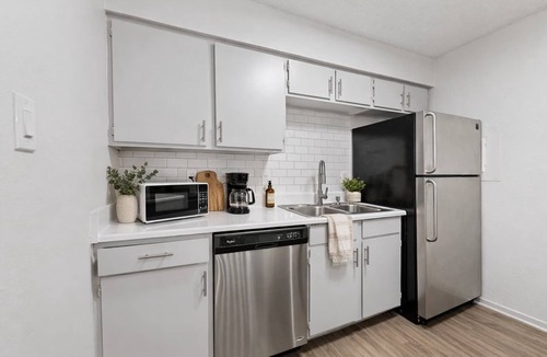 Central Arlington Apartment | FIFA 2026 Arlington 2BR Steps to AT&T