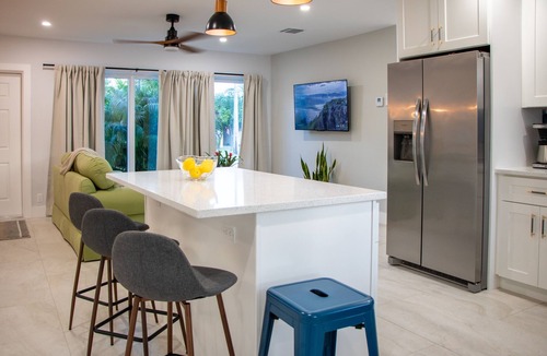 Fort Lauderdale House | FIFA 2026 Getaway - Canal Views, Pool & BBQ Sleeps 8 Easy Miami Access