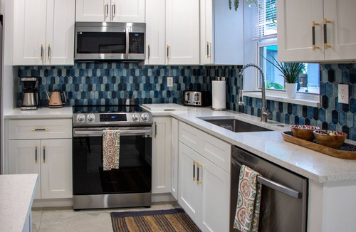 Fort Lauderdale House | FIFA 2026 Getaway - Canal Views, Pool & BBQ Sleeps 8 Easy Miami Access