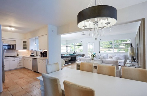 El Portal House | FIFA 2026 HQ | 8mi to Stadium | Sleeps 10 | Private Heated Pool & Games