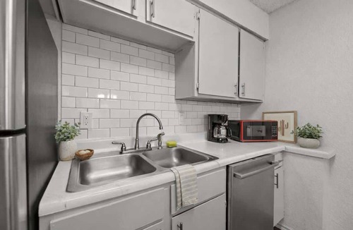 Central Arlington Apartment | FIFA 2026 Stay 2BR Near AT&T Free Parking
