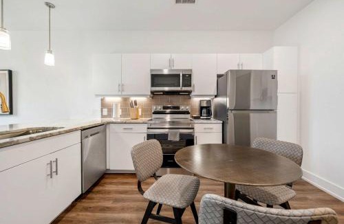 SoNo Apartment | FIFA 2026 Stay - Modern 1B1B Apartment with Private Balcony - 2 mi from Mercedes-Benz Stadium - 7