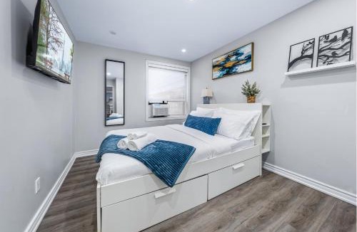 Dufferin Grove Hotel | FIFA 2026 Stylish Suite Near Little Italy