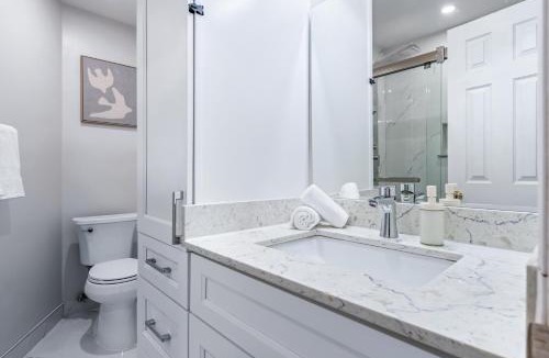 Dufferin Grove Hotel | FIFA 2026 Stylish Suite Near Little Italy
